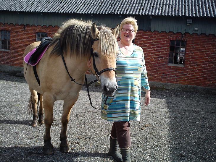 {{currentPhoto.altText}} billede {{currentPhoto.number}}