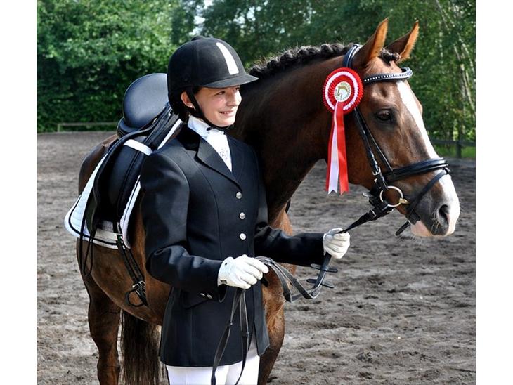 {{currentPhoto.altText}} billede {{currentPhoto.number}}