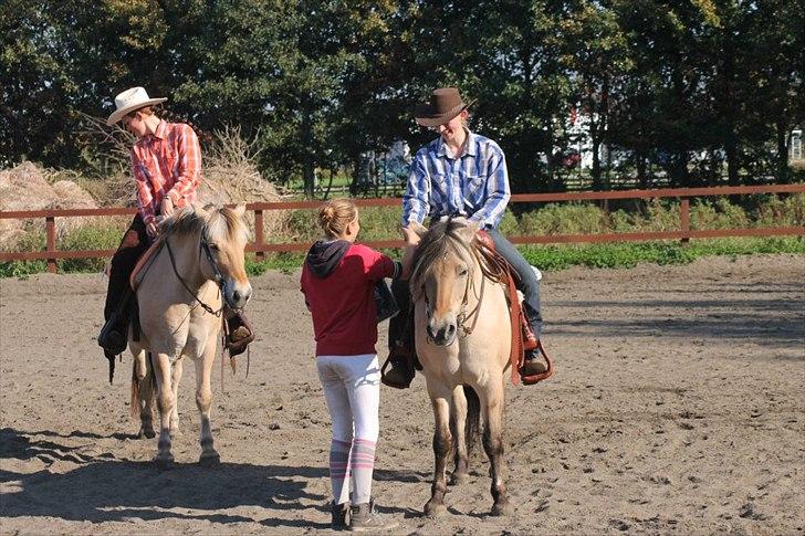 Fjordhest Kalina - min datter Martina og Eddie på 1 plads og Hedie og Kalina på 2 plads den 1-10-2011 billede 15