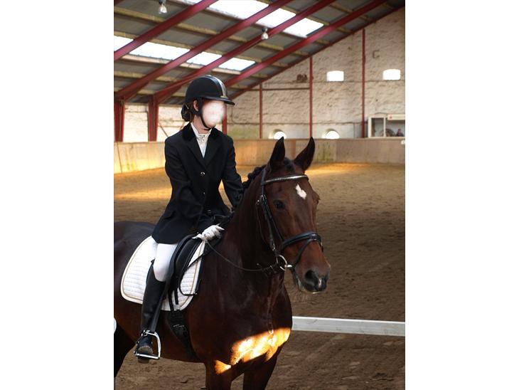 {{currentPhoto.altText}} billede {{currentPhoto.number}}