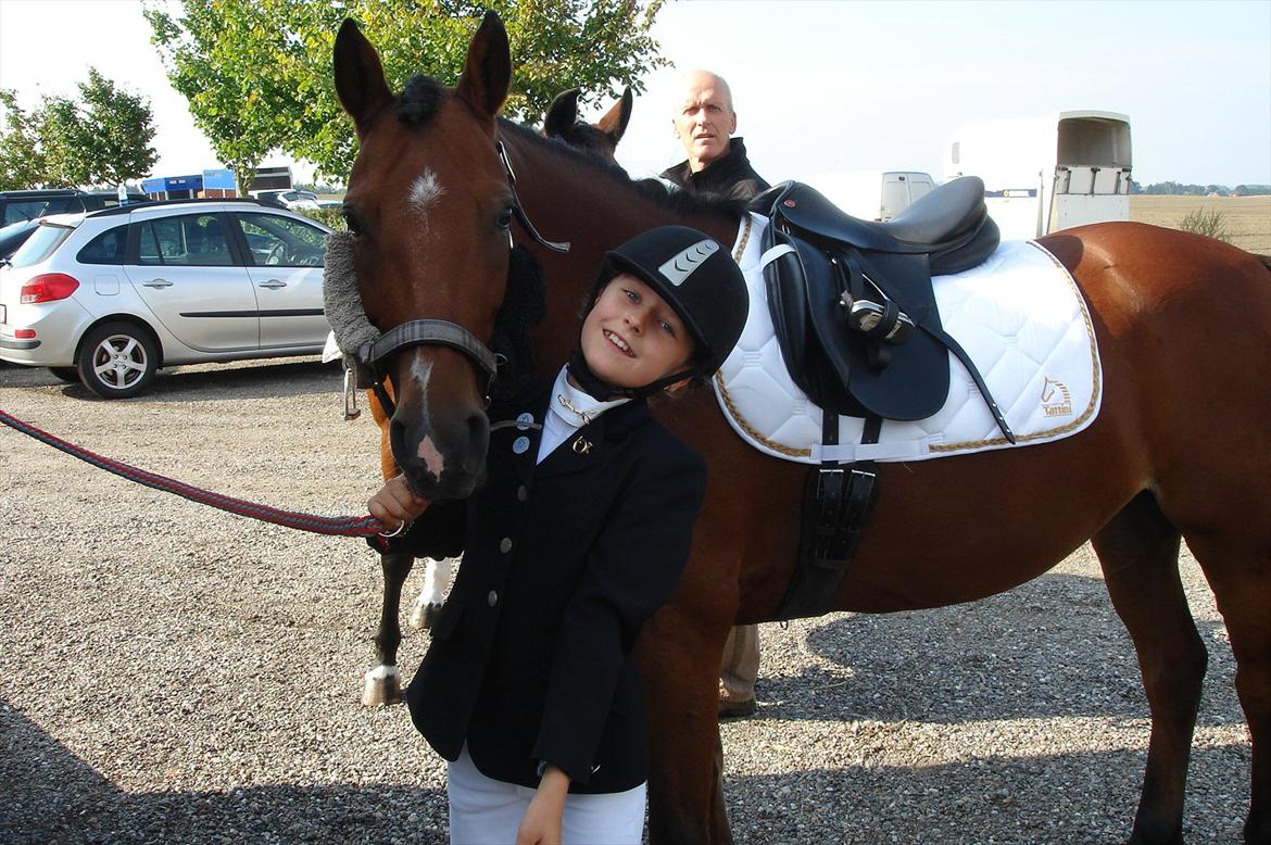 DSP Bæklunds Anizette - Er ved og sadle op til vores første stævne!!:D billede 5