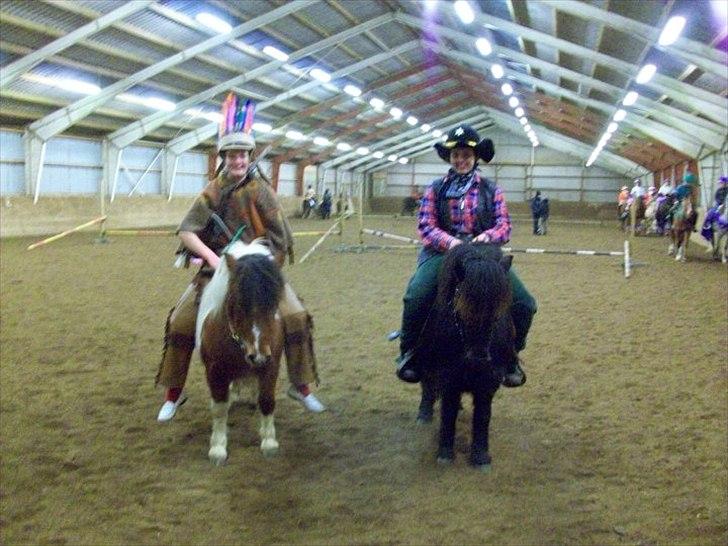 Anden særlig race Francisko's Mini Fræser - Kostumespring på den lokale rideskole.. :) Louise og Frederikke var indianer, og Mini og jeg var selvfølgelig cowboy.. vi vandt bedste udklædning! :D billede 14