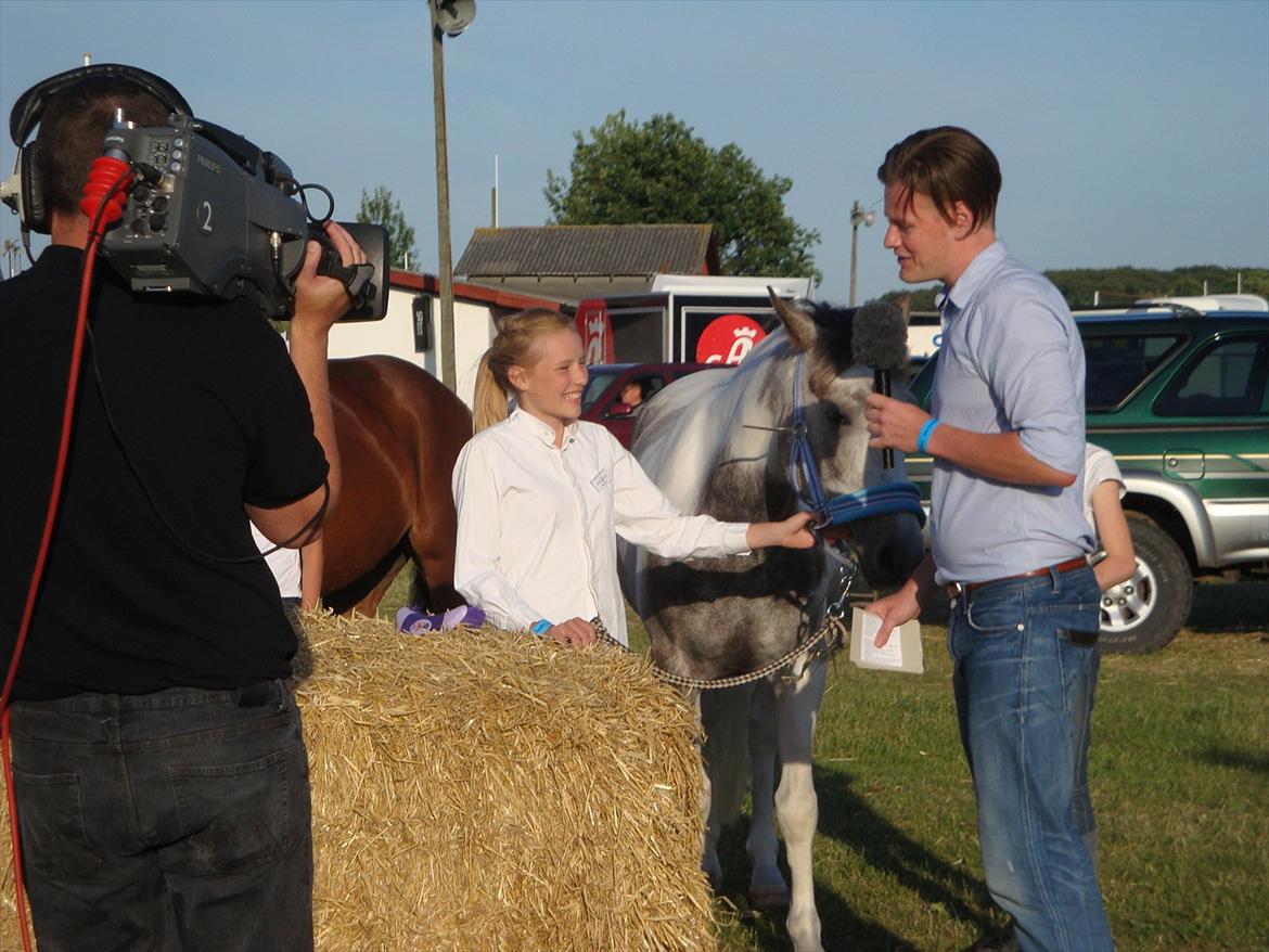 Anden særlig race Ellegårdens Bjarne a.k.a Casmir - Casmir og jeg i TVet!!!! :D Fedt man :D billede 16