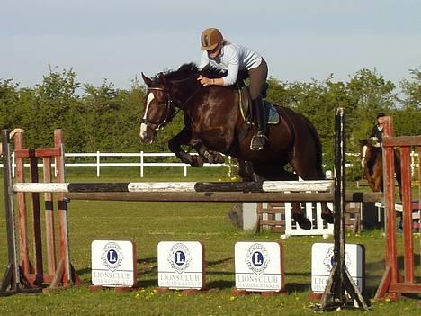 Oldenborg Camilla Mellergård - Anne springer Uggerhalne 1 maj 2007 billede 16