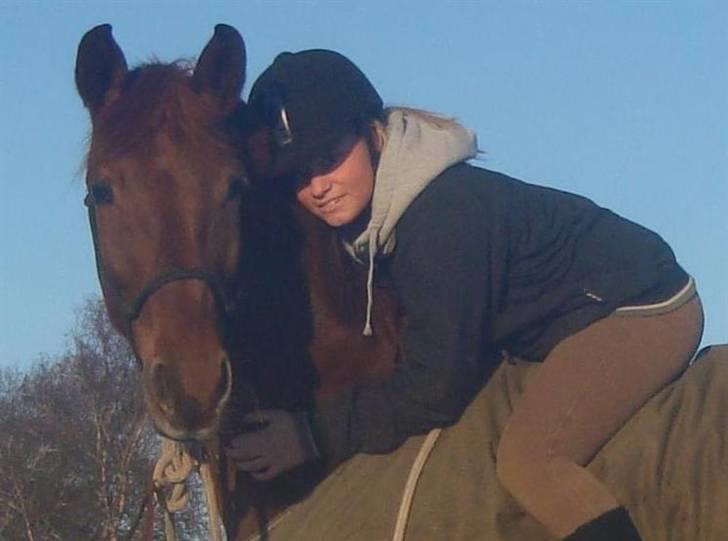 Dansk Varmblod Ness'  - Ness & jeg. den sidste ´´ridetur´´ vi får sammen. taget d. 02.01.09, på folden i sne med rebgrime. billede 1