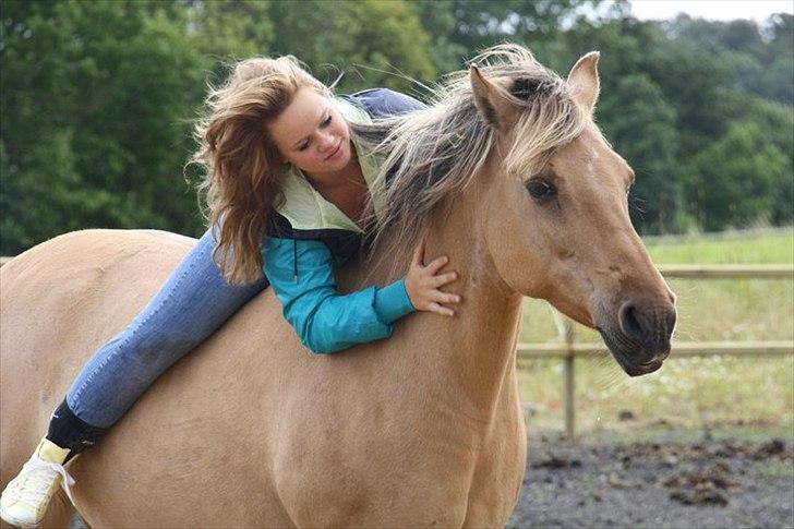 Anden særlig race Debby  - Mig og min skat står til model hos Wilson <3<3. billede 1