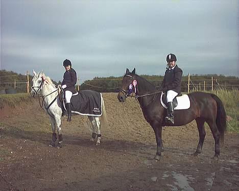 Oldenborg Linka - Linka og mig og min lillesøster Michelle og Hendes pony In-Zeit efter stævne på JRC billede 10
