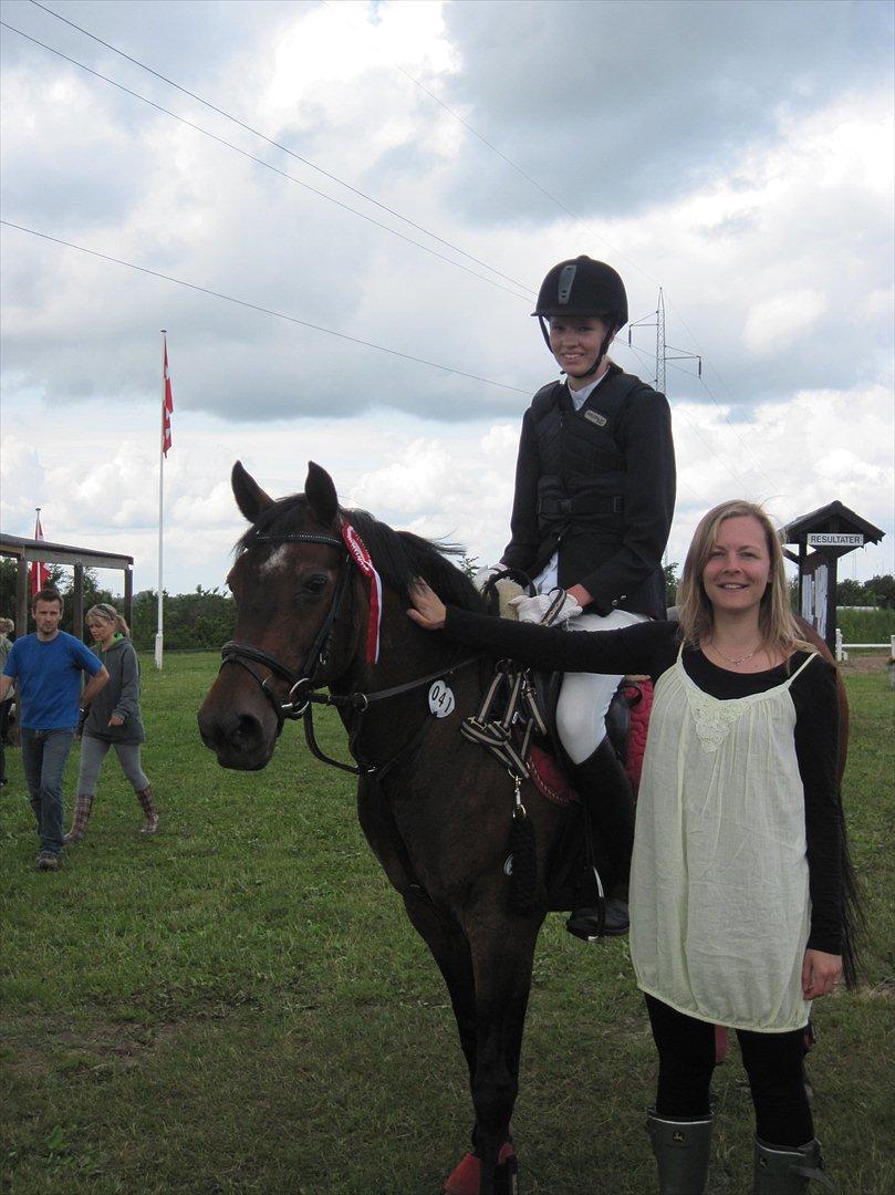 Anden særlig race Hedegårds Lucy - 1. plads i en LC. A true friend is someone who is there for you when he'd rather be anywhere else billede 12