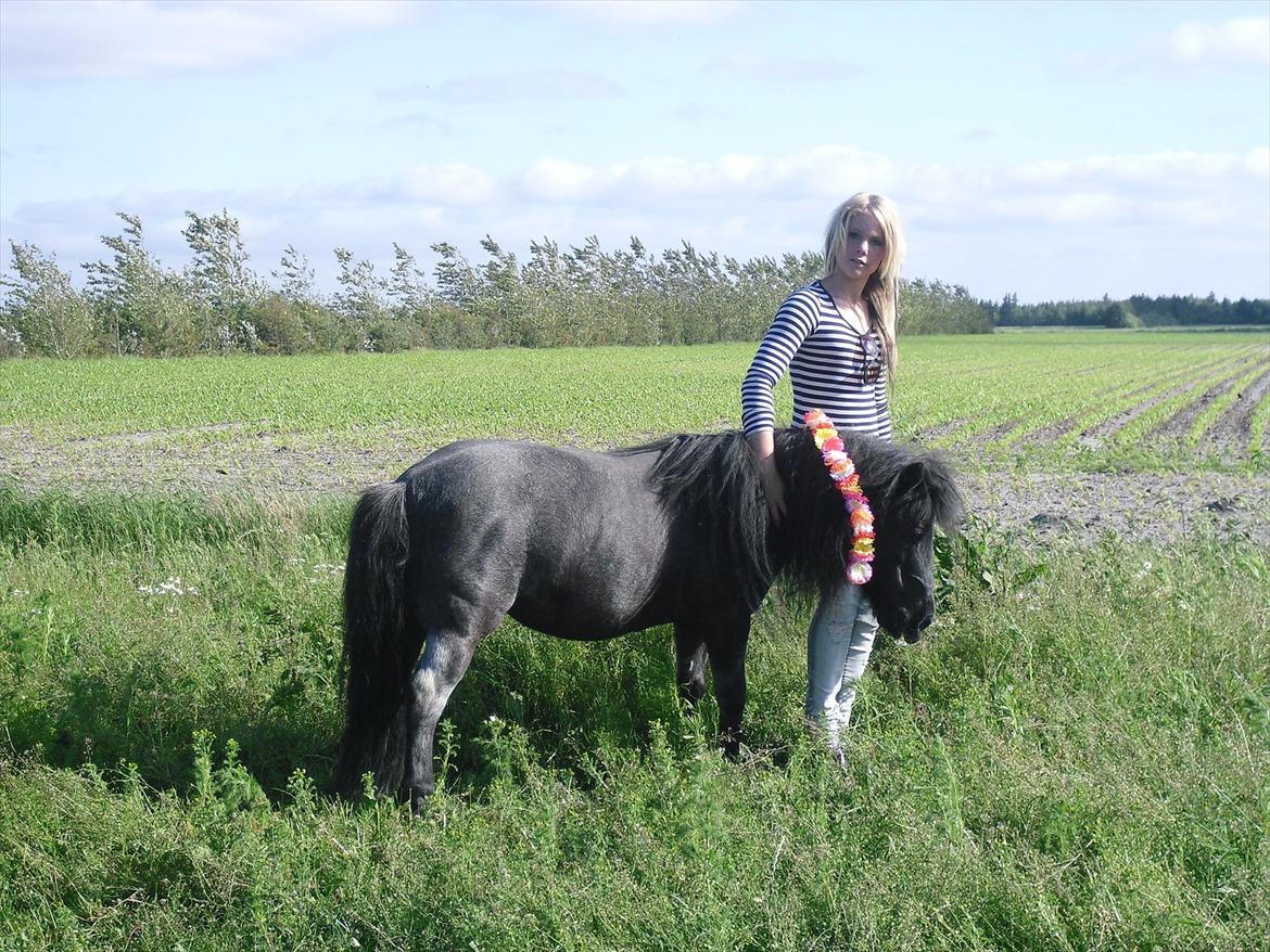 Anden særlig race Tøsen<3 - Velkommen til Tøsens profil, smid gerne en bedømmelse og kommentar.. :)
 på billedet: Christinna og Tøsen.. <3 billede 1