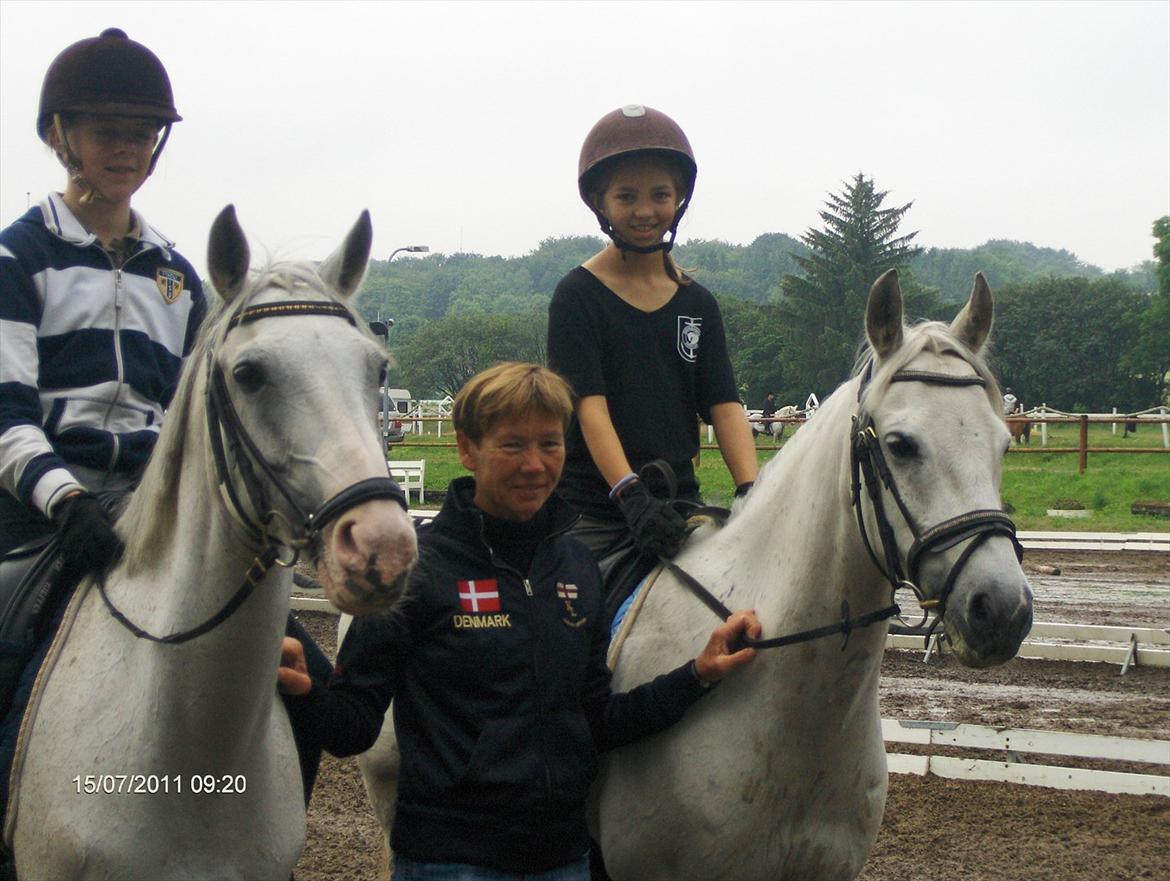 Anden særlig race Lykkelundens Moon Magic - Ridelejr Frederikshavn 2011. Vibsen, Caroline og jeg. billede 3