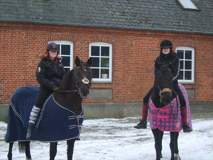 Anden særlig race Lotte!<3 - Hygge tur med skridttæppe og hovedtøj ;-) Lotte her med hendes part, Pernille :-) (foto: mor) billede 14