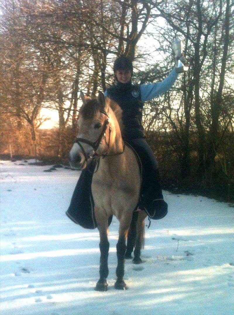 Anden særlig race Remember Me (Solgt) - Member og jeg med vores rangliste pokal, og æres præmie, som er en HV polo vest. ♥♥ billede 20