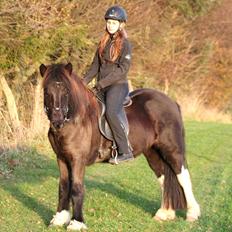 Islænder Sía fra Ankerly