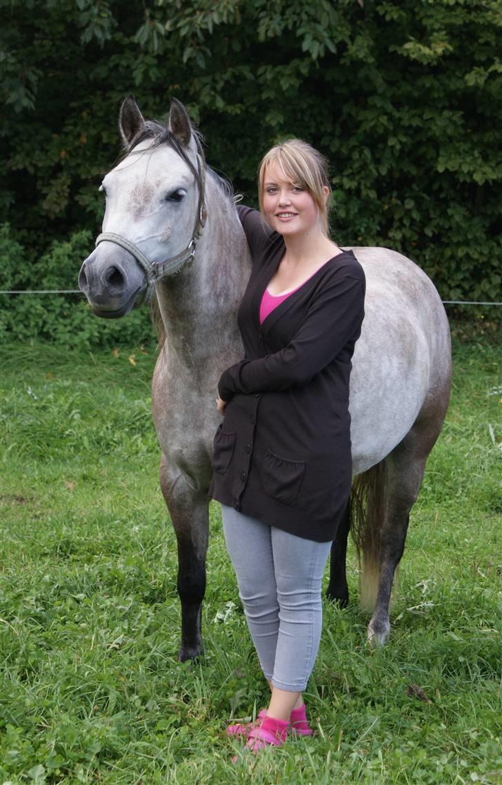 Anden særlig race Vanggården's Mister Magic - "Don´t walk in front of me, I may not follow; Don´t walk behind me, I may not lead; Walk beside me, and just be my friend." D. 21-09-2009 billede 15