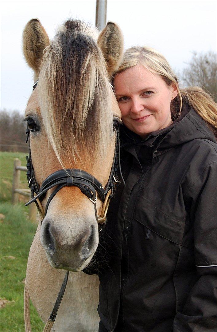 Fjordhest Højgaards Helia - Hej og velkommen til min profil:-)
Helia og jeg d. 03.04.2012 billede 1