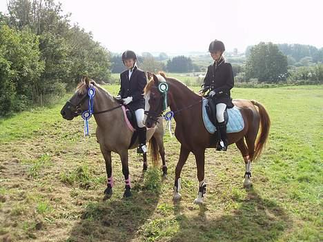 Anden særlig race Starlight <33 - Her står miq og en veninde foran en smukh´ sø i farstrup <3 xD billede 8