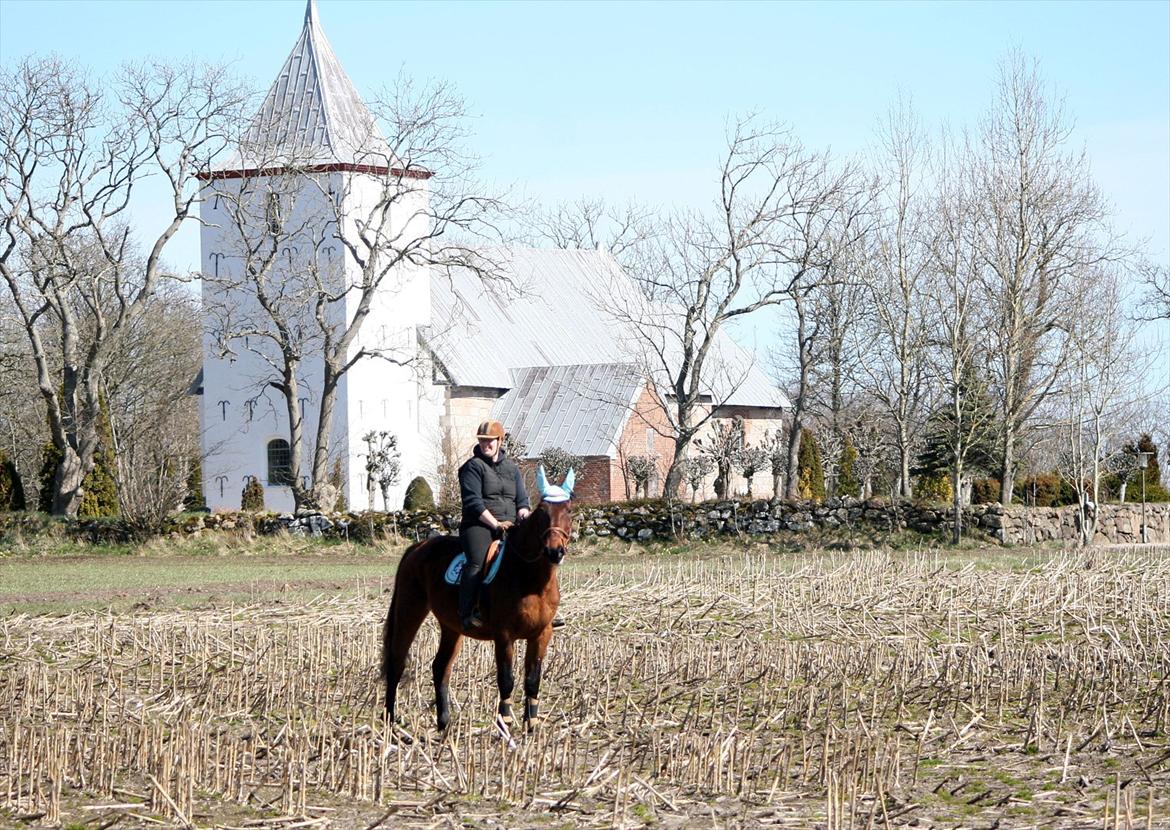 Anden særlig race Iberia S 3 *For evigt elsket <3* - Elsker dette billede :) Ib og mig foran kirken :) billede 18