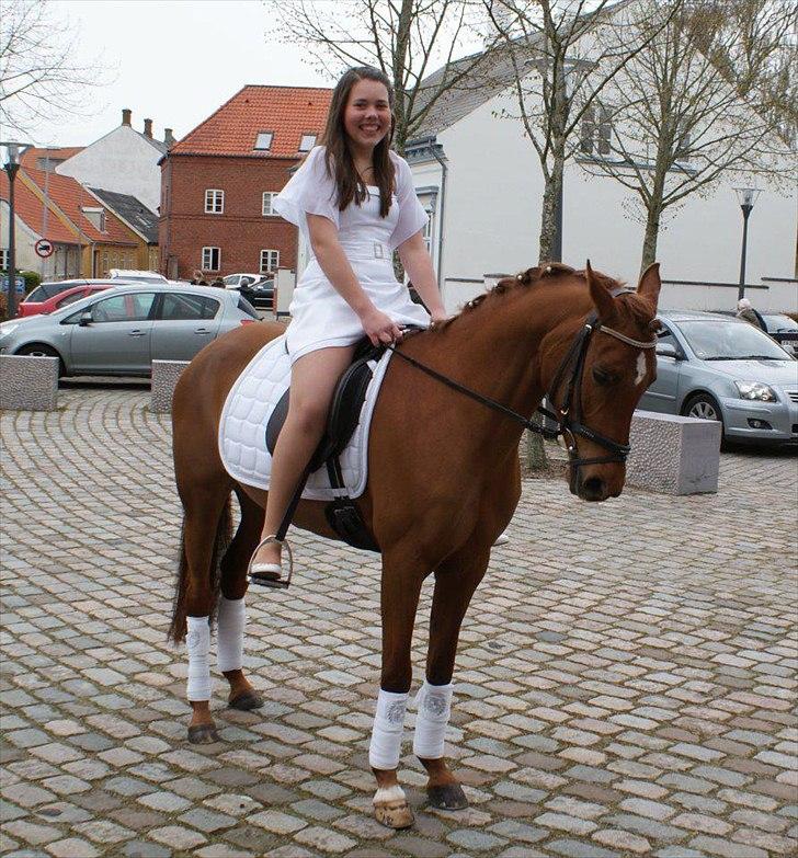 Arabisk fuldblod (OX) Java Surprise (Mit liv<3) - Konfirmation 2012 <3 Skønne pony :)
-Kærlighed er, at give en anden person magten til at ødelægge dig fuldstændig, men samtidig stole på at personen aldrig ville gøre det mod dig billede 9