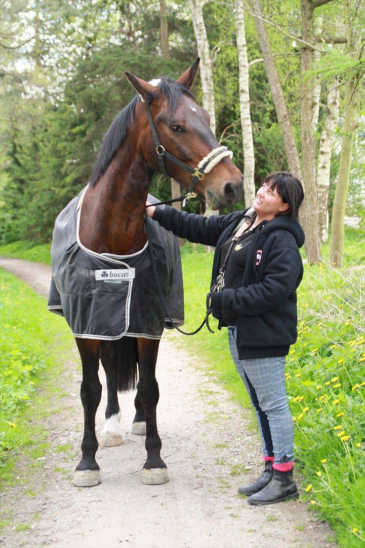 Oldenborg Markus af lundsager - Han er simpelthen bare så høj, haha. 

Markus og Michella <3 billede 13