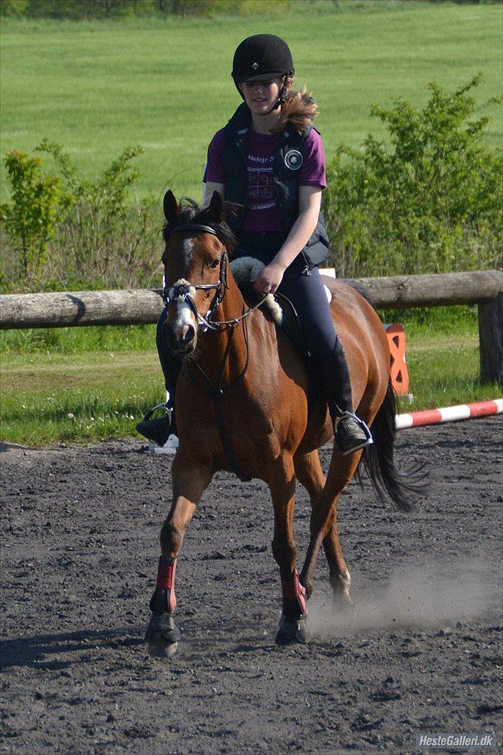 DSP - ELVITA <3 - "Kærlighed er, at give en anden person magten til at ødelægge dig fuldstændig, men samtidig stole på at personen aldrig ville gøre det mod dig" 

(S)kønne (o: Tænk? Du er min. <3 Og jeg vil ALTID være din. <3 21 maj 2012. Foto Sofie billede 7