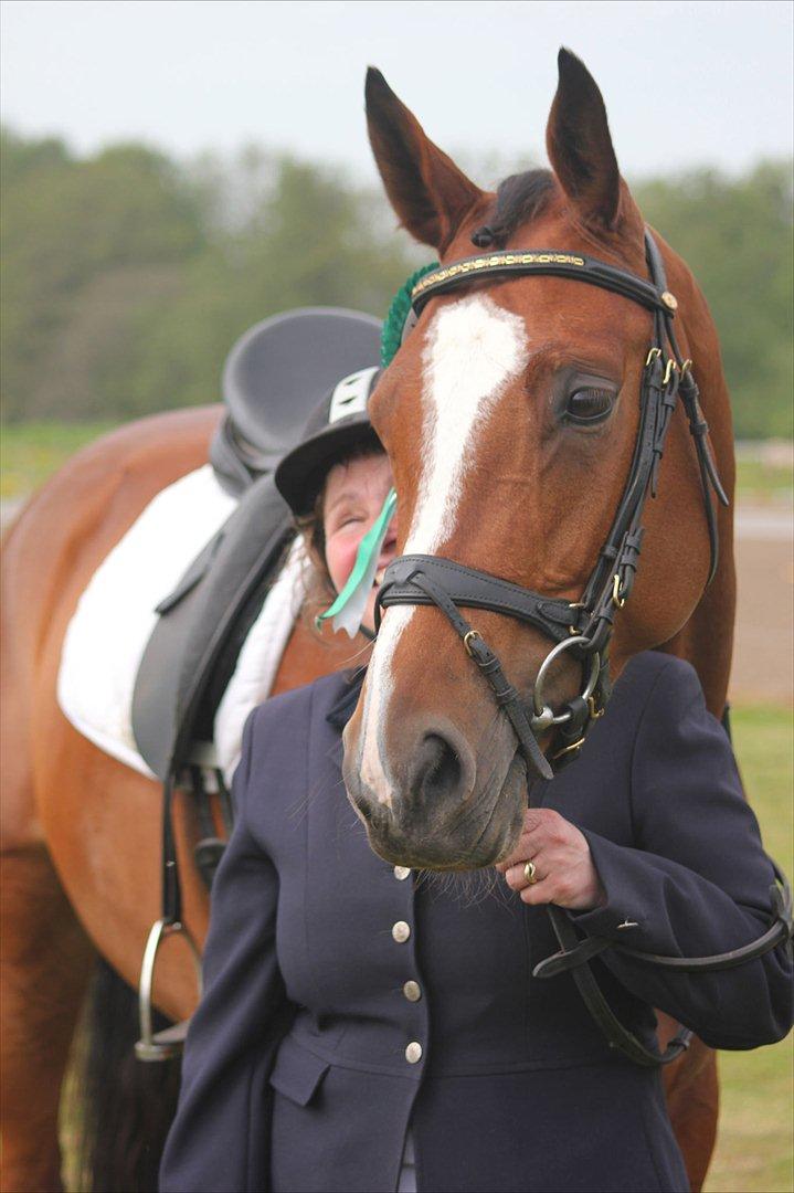 Holstener Valløs Lucky Mary - Lucky Mary og jeg med vores 3 plads i la1, Pårup rideklubs klub stævne ,maj 2012 billede 12