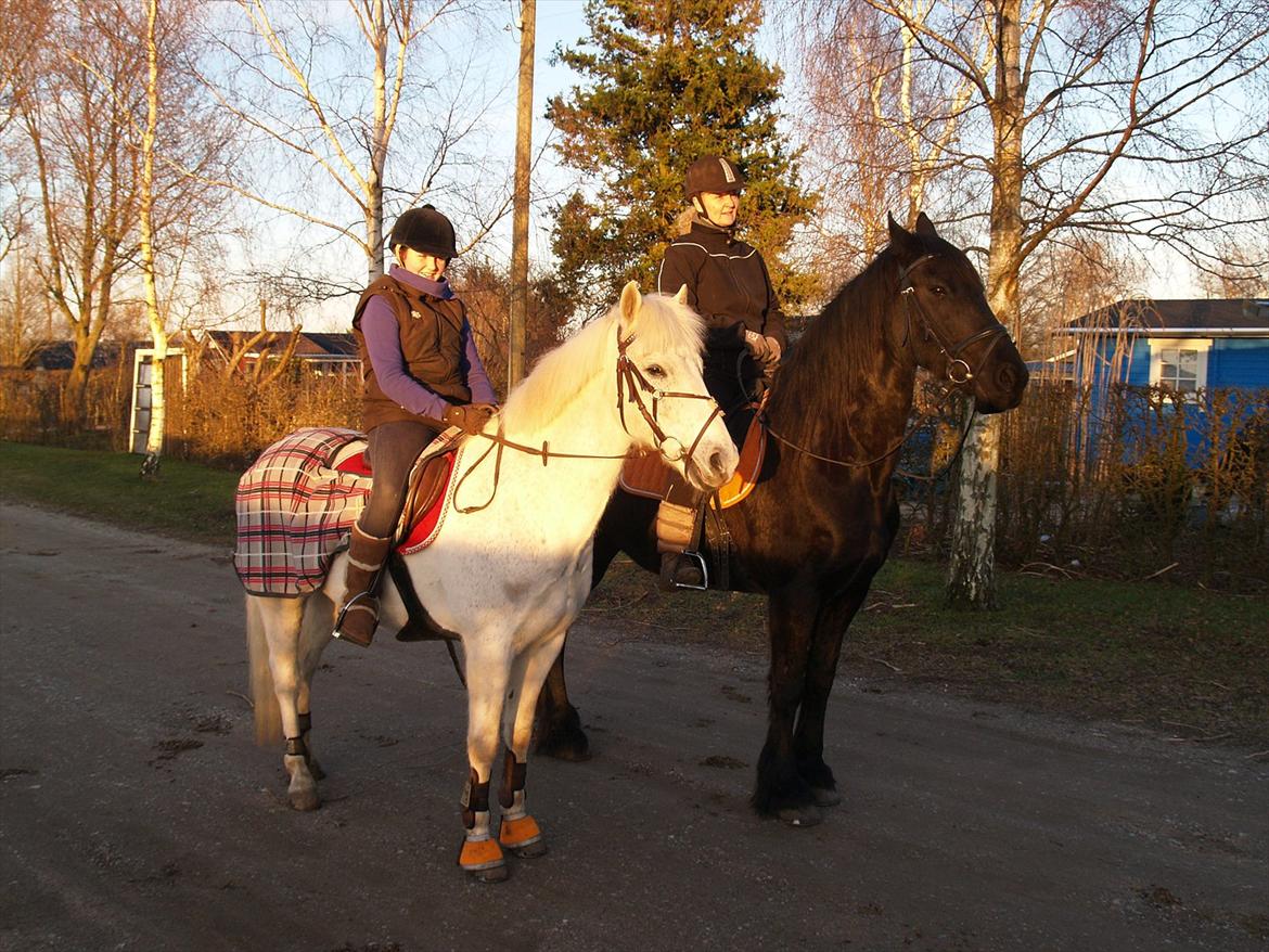 Frieser Femke Neantske - Her er femke og mig 
og Emma og Snowball  billede 17