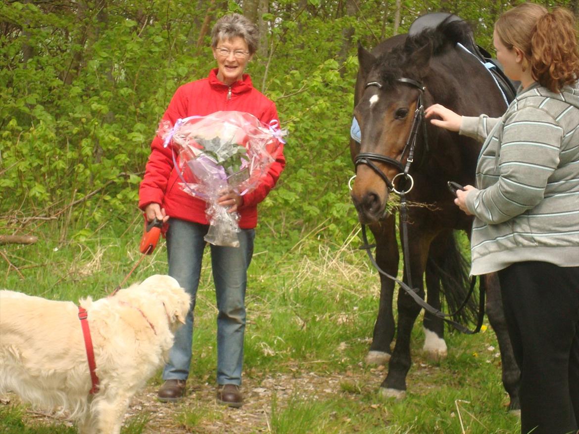 Fuldblod (XX) Smokey  - de to søde mennesker som har smokey, og ders dejlige hund og smokey! <3  billede 5