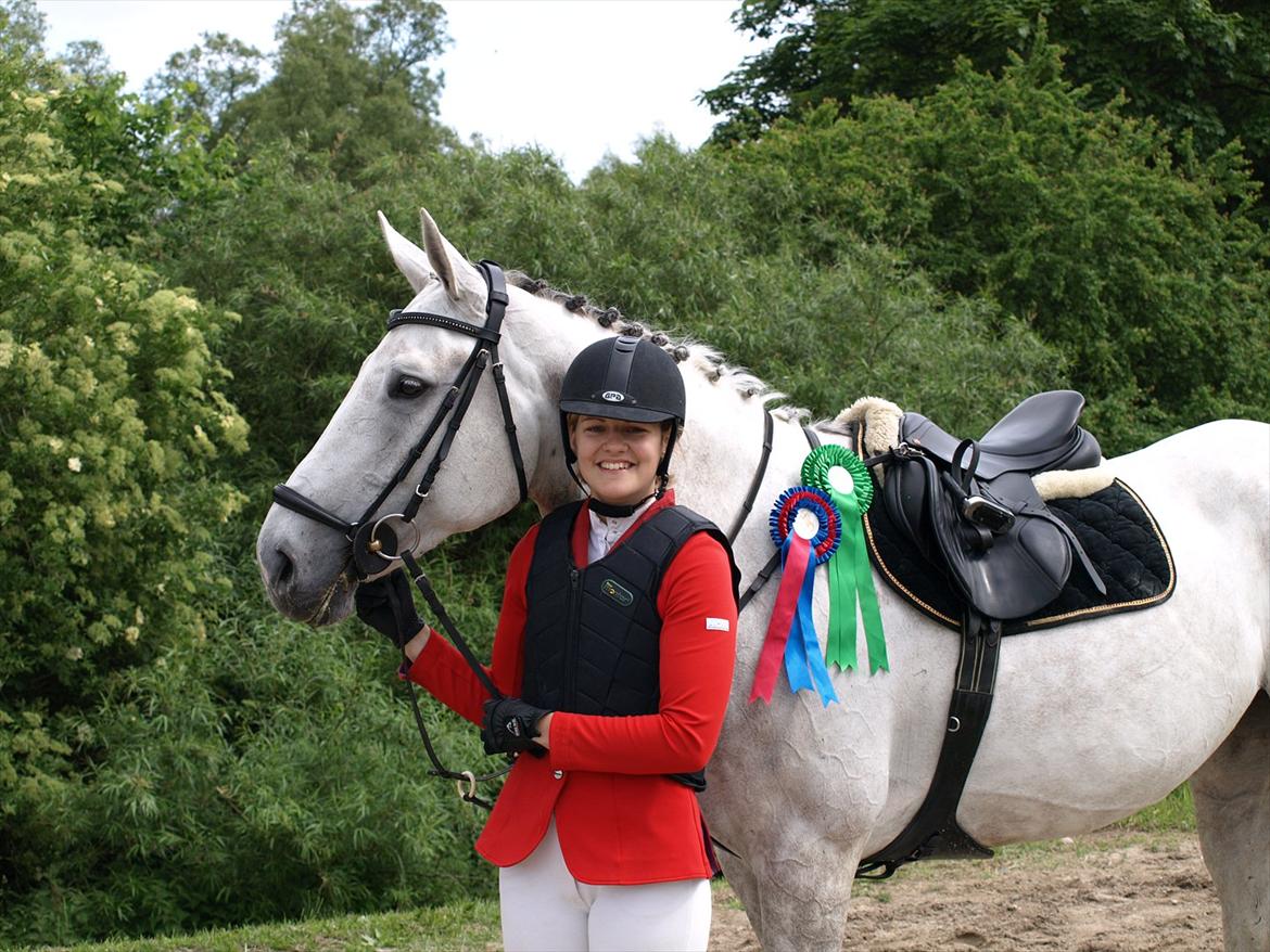 Anden særlig race Grey Girl - D. 9/6-12: 
Stævne på BAL, nr. 5 ud af 40 i LB** og clear-round i U-LB**. FANTASTISK HEST! <3 billede 1