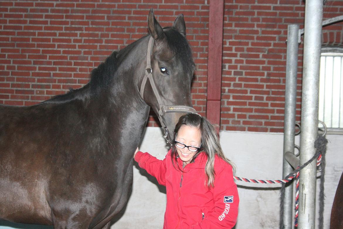 Holstener Iris Von Harknag - Kilder det, jeg nusser dig bare i nakken mor. billede 3