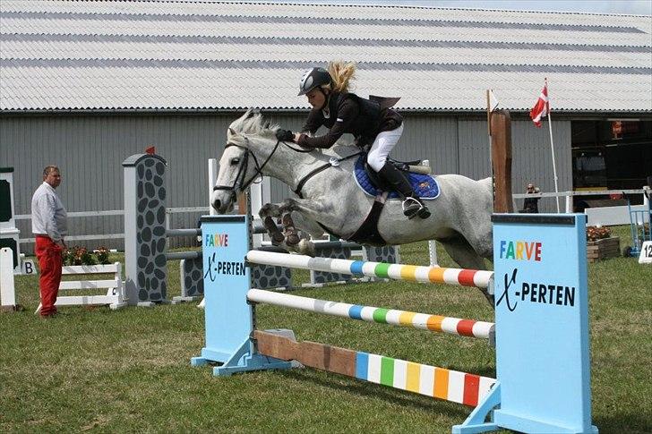 Irsk Sportspony IRISH JOKER - Fynsmesterskab 2012!

Foto: Anja Andersen.  billede 16