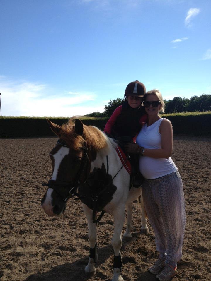 Anden særlig race Sillepigen - Cecilie fik sit ønske opfyld og fik undervisning af Tina Lund
Cecilie blev så glad :-) billede 1