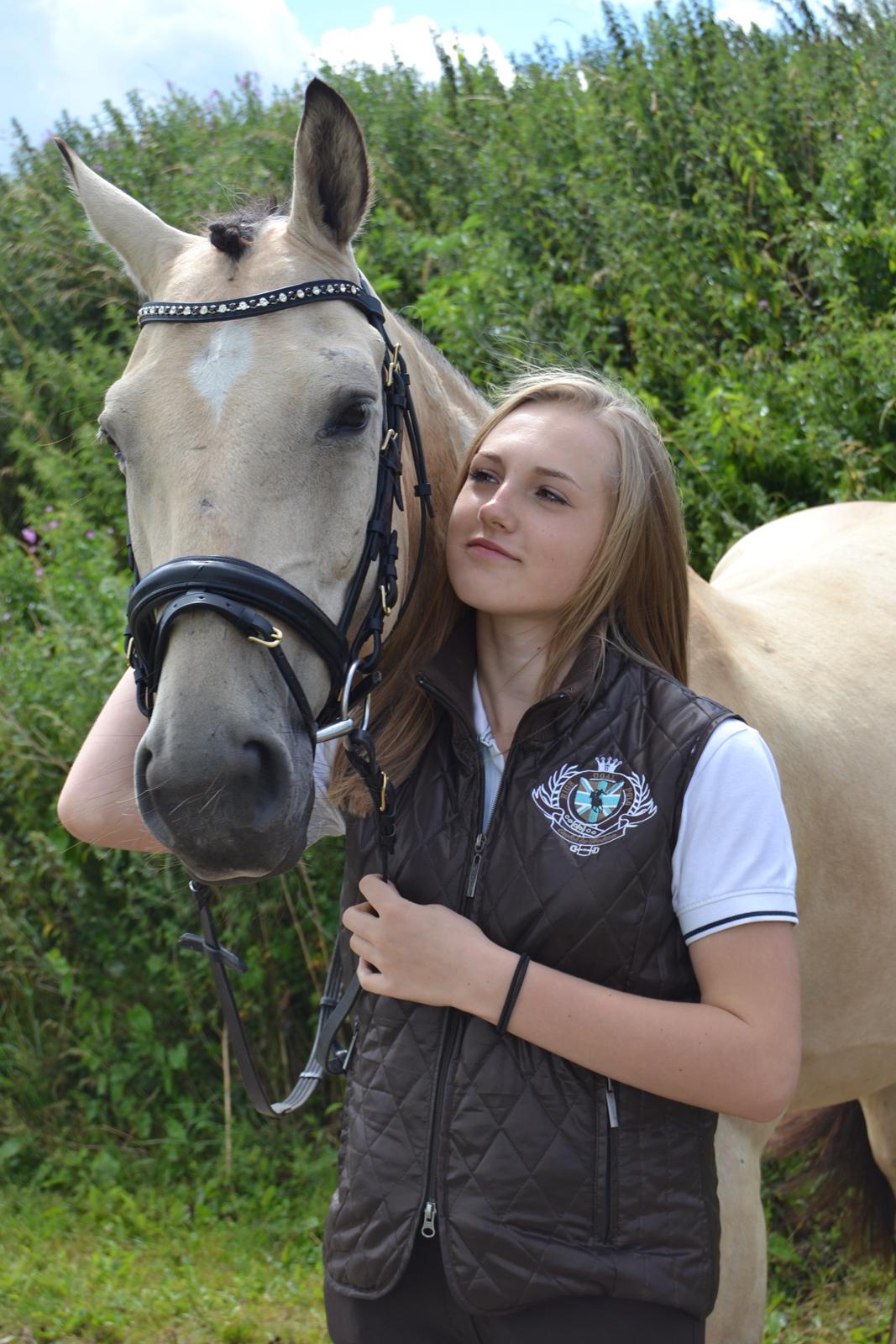 Shagya Araber (SH) Cedergårdens Dun Dimond - 


A horse doesn’t care how much you know, until he knows how much you care.

Foto af: Emma Andersen. billede 5