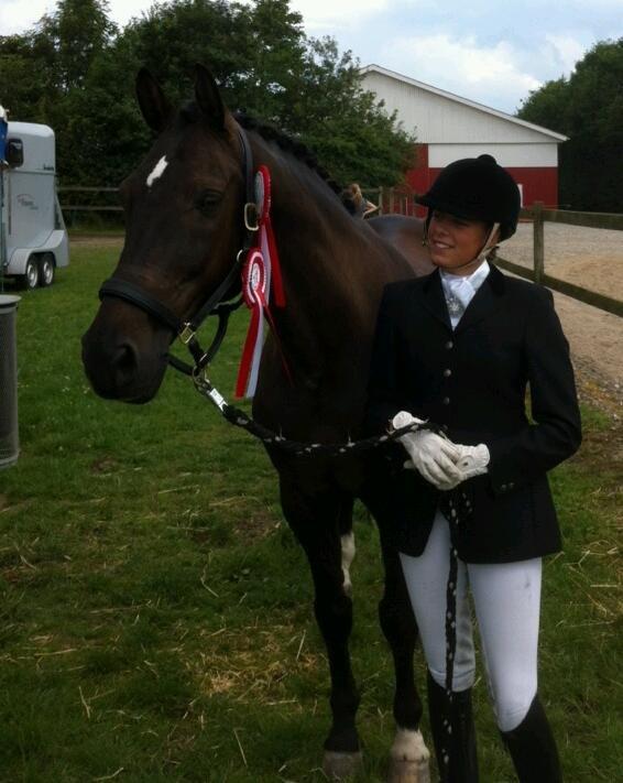 Dansk Varmblod Lindehøjs Leneiux (Kompis) - Andet stævne og det var debut i la6, 1 plads med 68,3% og en la4, 1. Plads med 72,94%!!! :D <3 billede 18