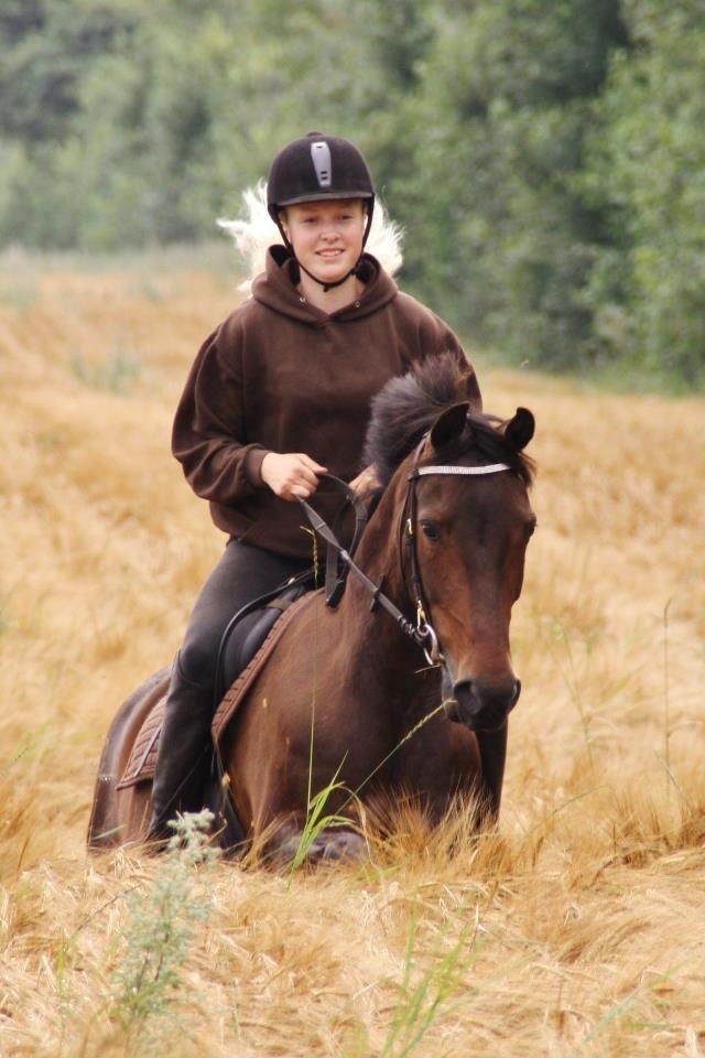 DSP Kvazandra Lapaz - På tur med min lille skat <3

Fotograf: Sara Lohmann billede 13