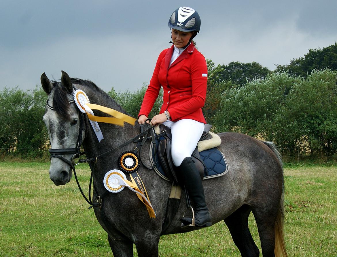 Dansk Varmblod Amona - 
Amona & jeg til første stævne! Hun red nul i alle 3 runder! <3  billede 2