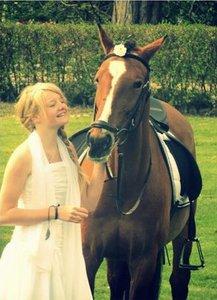 DSP Malou - Min konfirmation, hvor den søde lille ponse hentede mig. Jeg var også op på hende, men det er der ikke rigtig nogle gode billeder af :/  billede 12