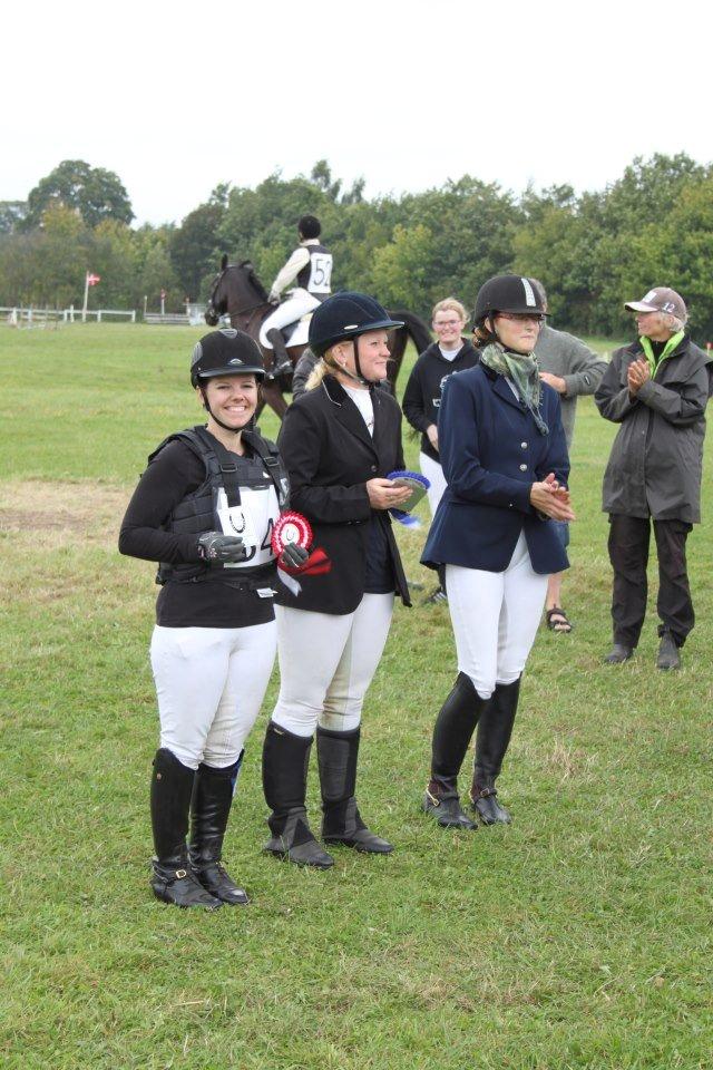 Anden særlig race IVER - 16.09.12 Præmieoverrækkelse uden hest, men det skulle med, at vi vandt vores første CNC70. :) billede 12