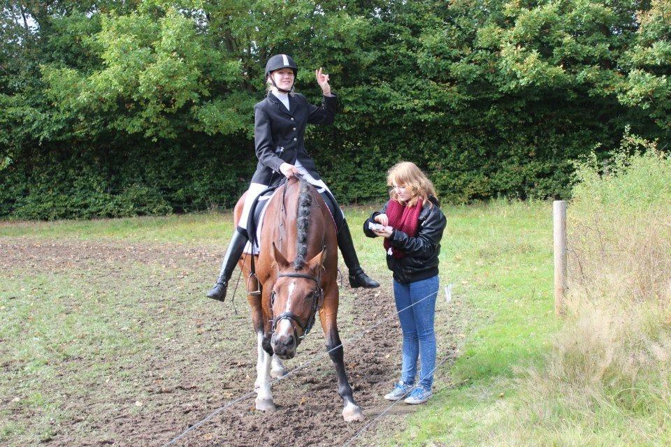 Polsk Varmblod Bielins Cyrenajka - Najka, Vivi og jeg spiser pomfritter efter et veloverstået program :) billede 7
