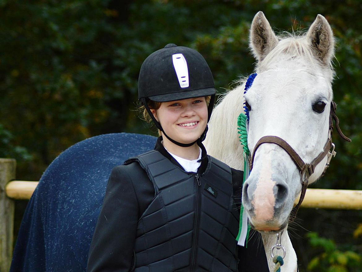 DSP Chanau Venture B-pony - velkommen til Chanau`s profil:)
3. plads LB** og 2. plads LA* til distriksstævne i herning 2012<3
Foto: Josefine Randrup  billede 1