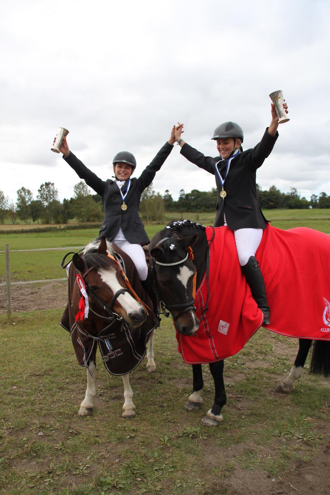 Pinto Bontje<3 (SOLGT) - mig og signe vinder klubmester i dressur XD billede 10