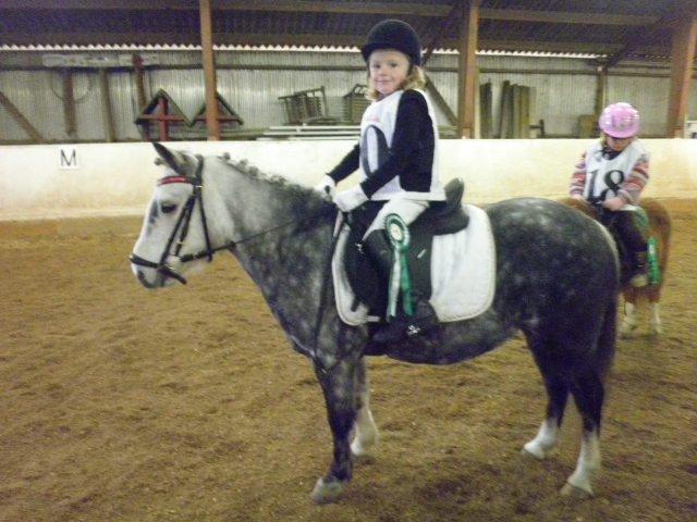 Welsh Mountain (sec A) Sisse. Himmelhest.  - Mathilde og Sisse til deres første stævne,fik en flot 3 plads.. billede 2