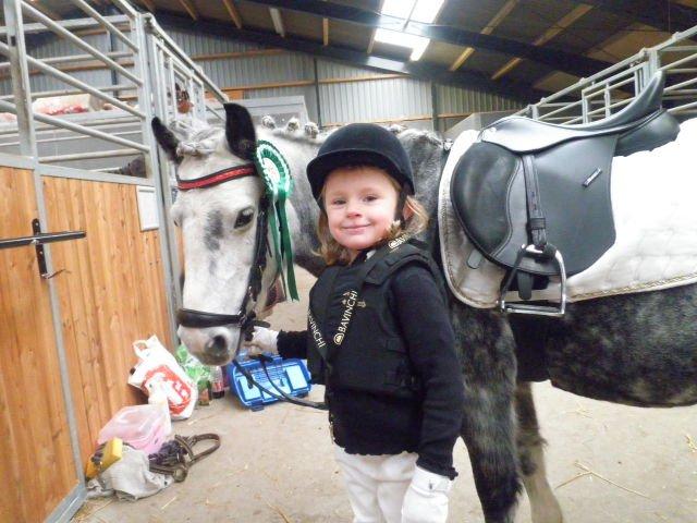 Welsh Mountain (sec A) Sisse. Himmelhest.  - Det stoldte par i stalden med deres flotte rosset og nøgleholder som de vandt :0) billede 3