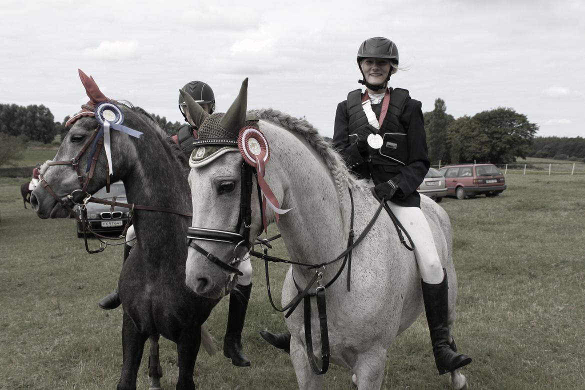 Connemara - Hedegårdens Junker |B-pony| - Vinder af Hubertuskæden 2012.
Vores første jagt :-)
Junker var meget hurtig og vi vandt stort. 
SÅ STOLT <3 billede 9