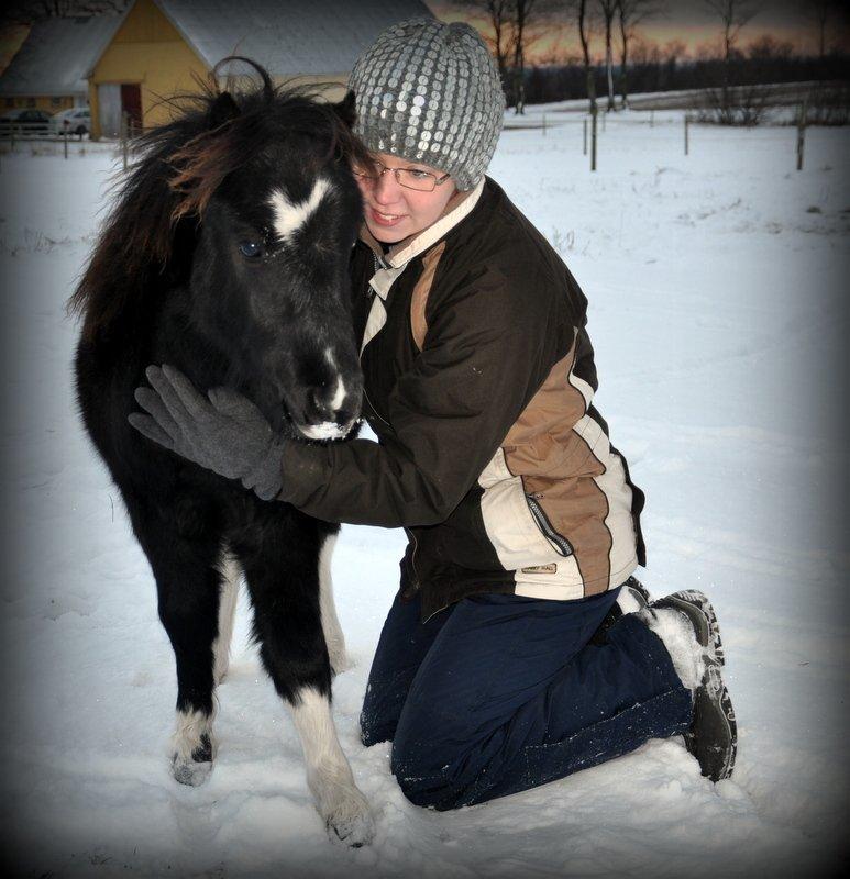 Anden særlig race » Hegnsholts Ziba <3 « R.I.P <3 - 02.12.2012 - min elskling og mig, der her hygger i snevejret <3 billede 16