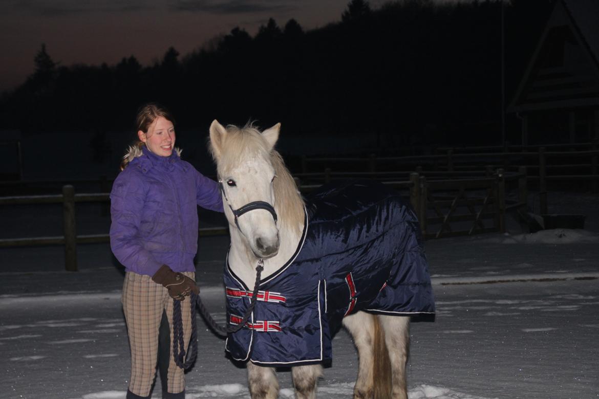 Islænder Pori klattrup - I denne verden er du måske kun et menneske, men for ét menneske, kan du betyde en verden til forskel<3 7/12-2012<3 billede 9