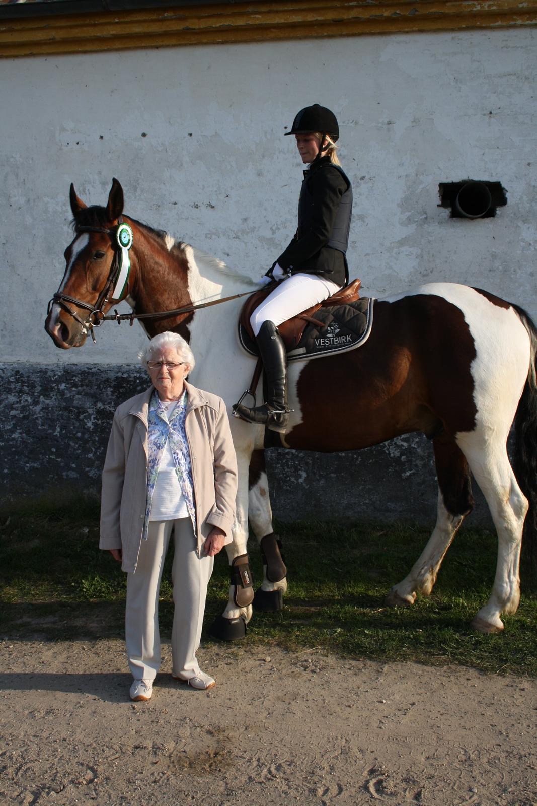 Pinto Shamrocks Jumping Jack Flash/Hoelgaard's Ferrari E - Farmor og Jack <3 Første stævne = 1. stk. 3. plads ;) billede 2