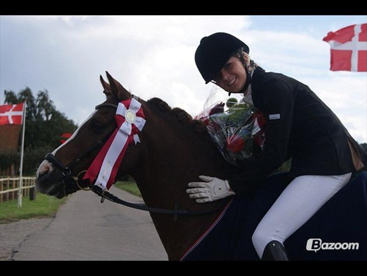 {{currentPhoto.altText}} billede {{currentPhoto.number}}