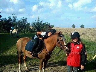 Anden særlig race Topsy - Mig og en vininde er på vej ud på skovtur sammen med Topsy billede 2