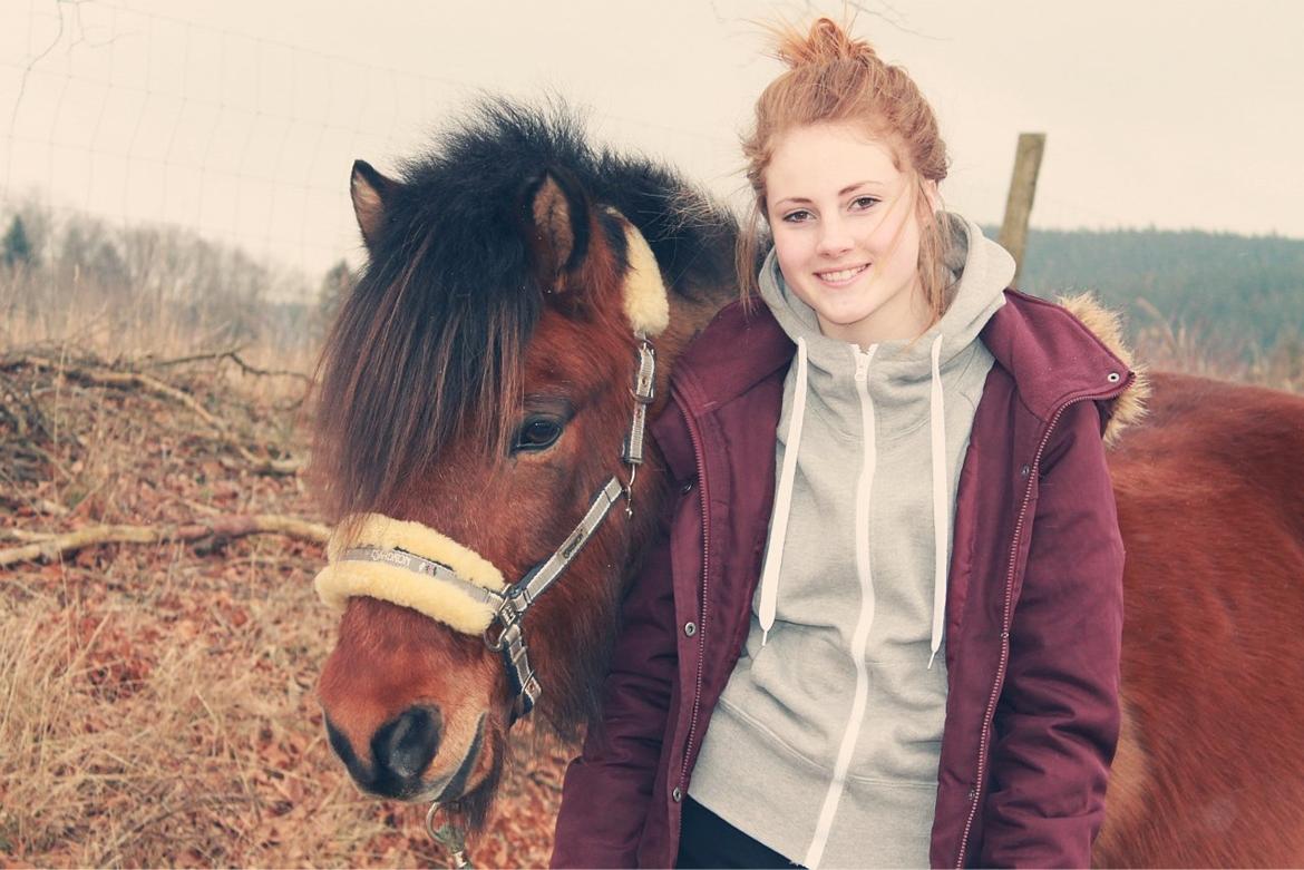Islænder Stormur Fra Hvolbæk *Hvil I Fred* - nuttet hest <3 

11/2 2013 
 billede 17