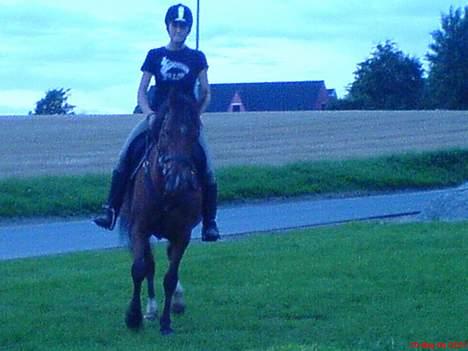 Anden særlig race  Jasmin <,3  - 17) Taget med Mobil :/ Så lidt dårligt. Undskyld for det ! - Men Jasmin´en & Mig <333 sommeren 2006  billede 15